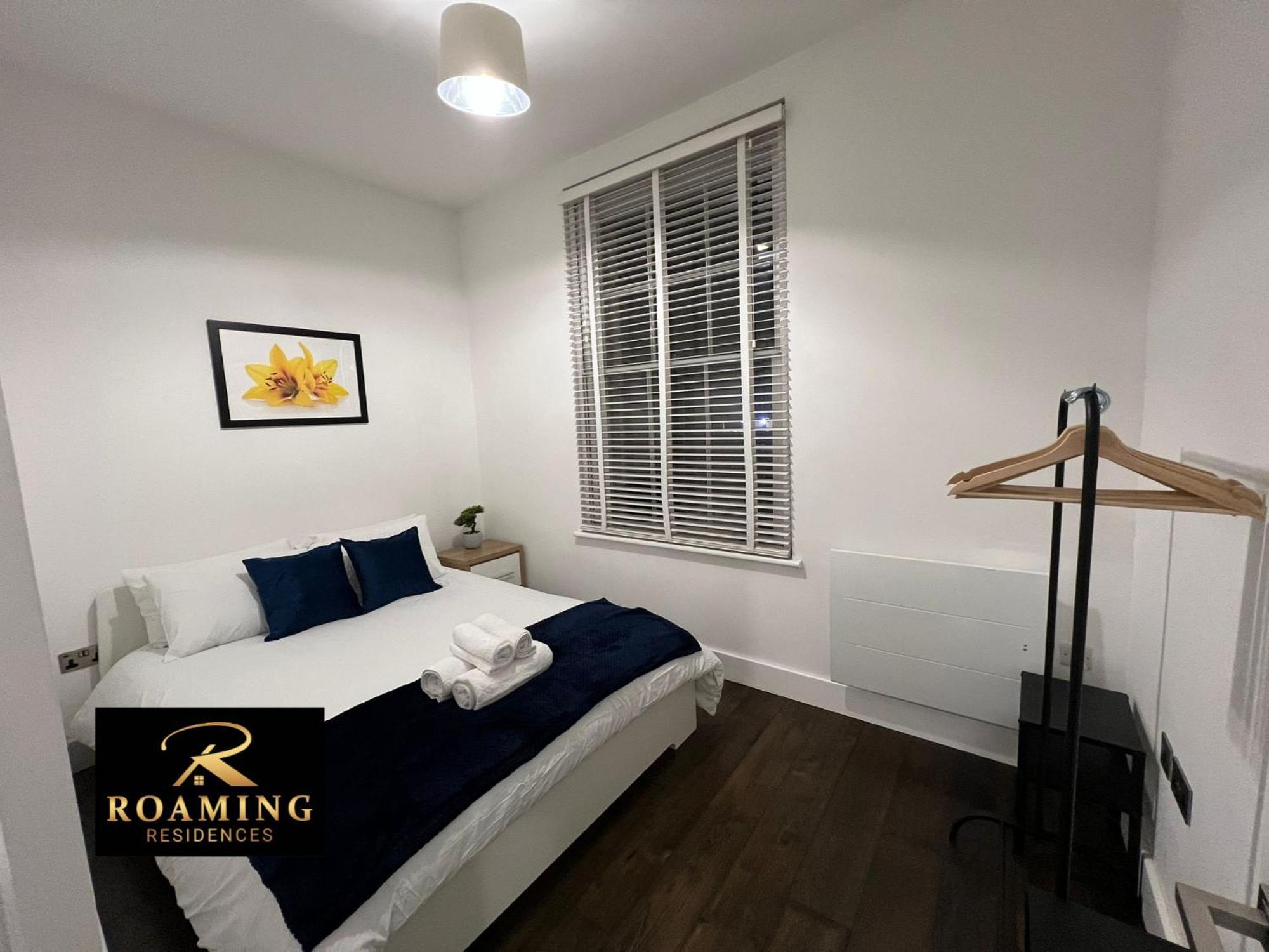 Sleeps 8 - - Free Secure Parking - 2 Bath Apartment