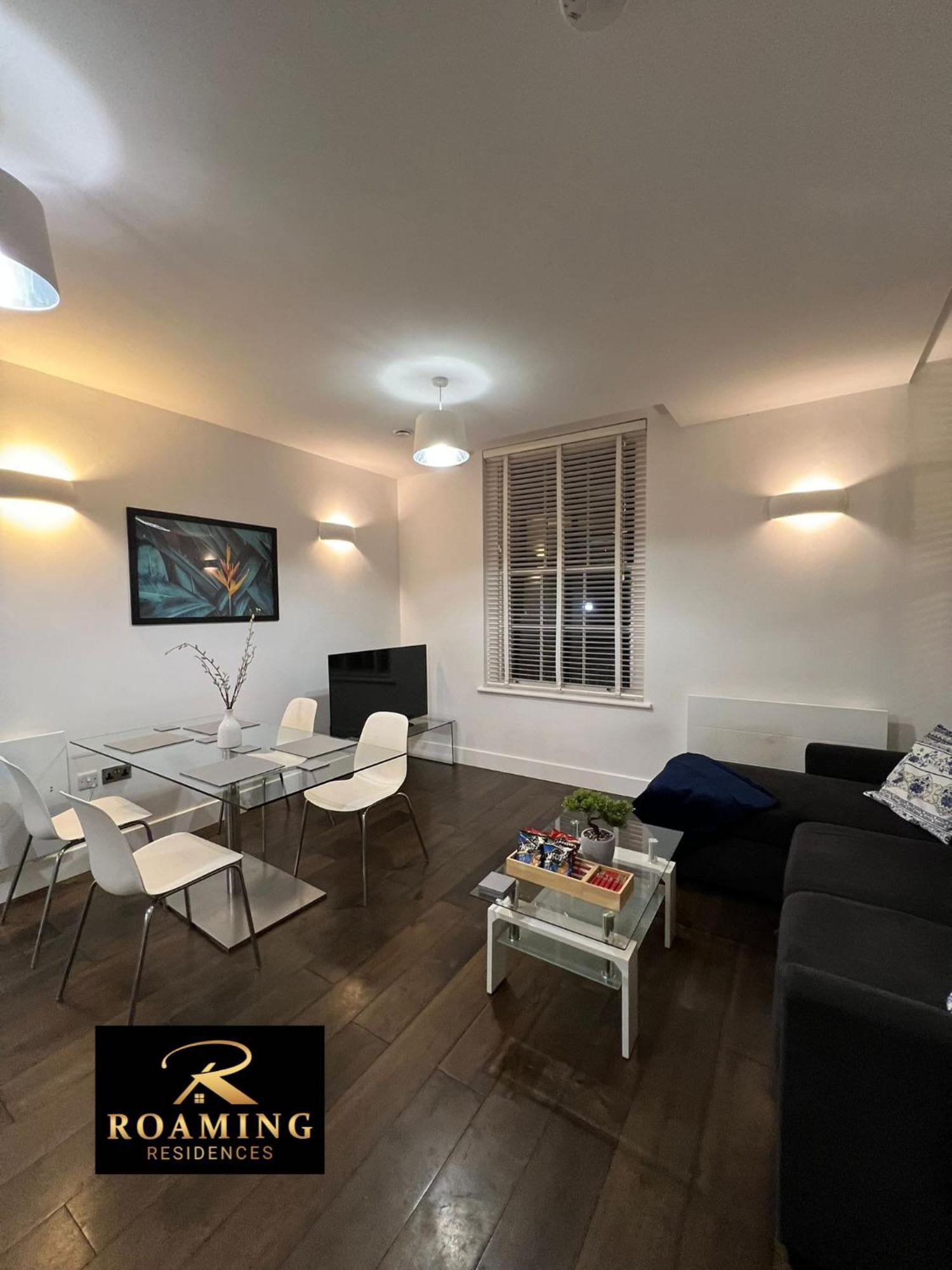 Apartment Sleeps 8 - - Free Secure Parking - 2 Bath Reading