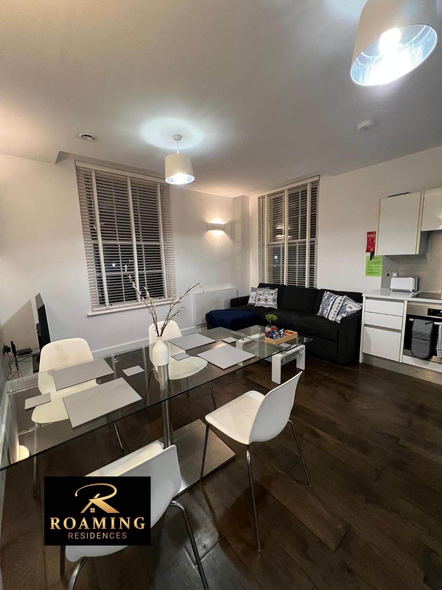 Apartment Sleeps 8 - - Free Secure Parking - 2 Bath *