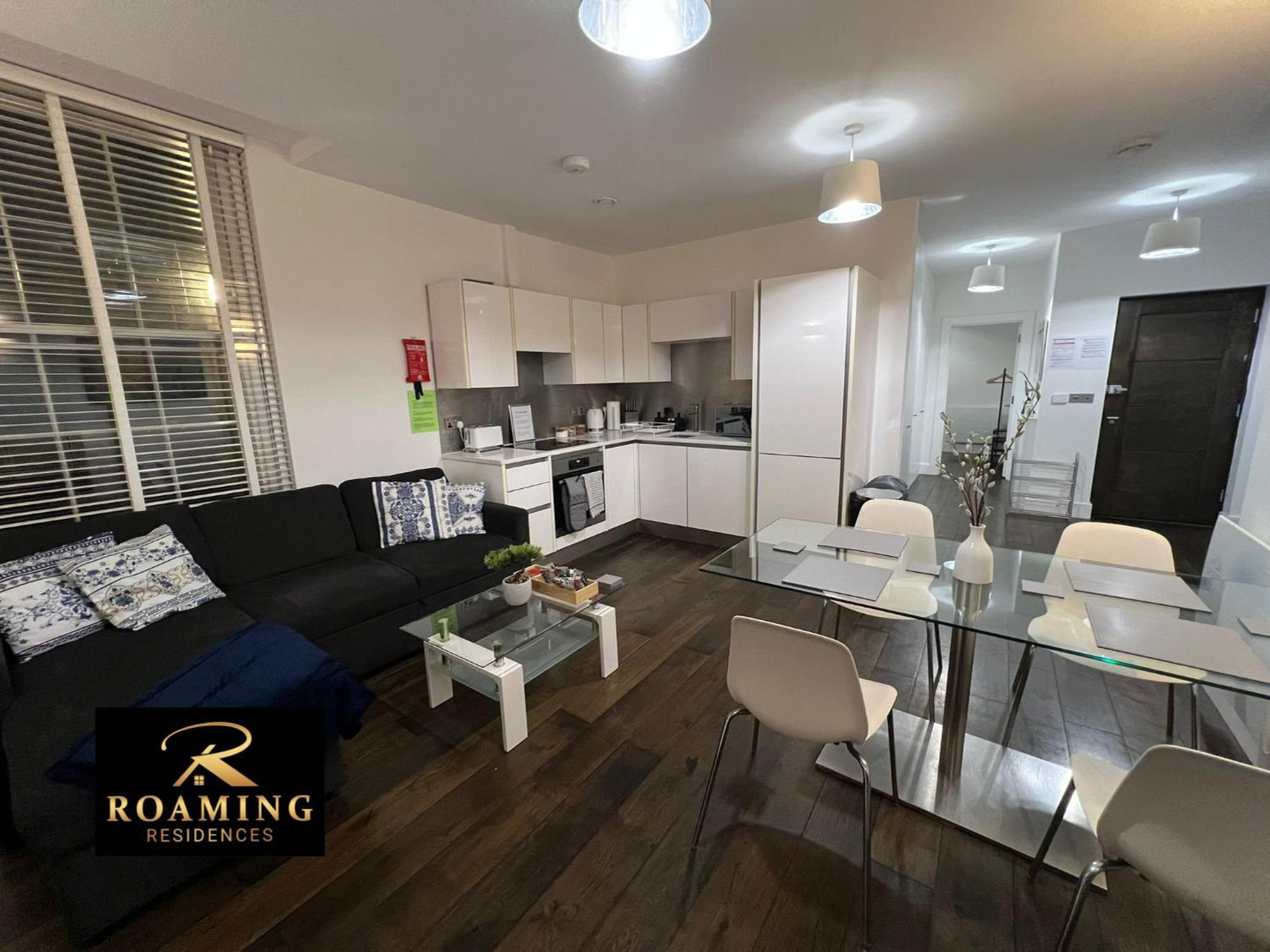 Sleeps 8 - - Free Secure Parking - 2 Bath Apartment Reading
