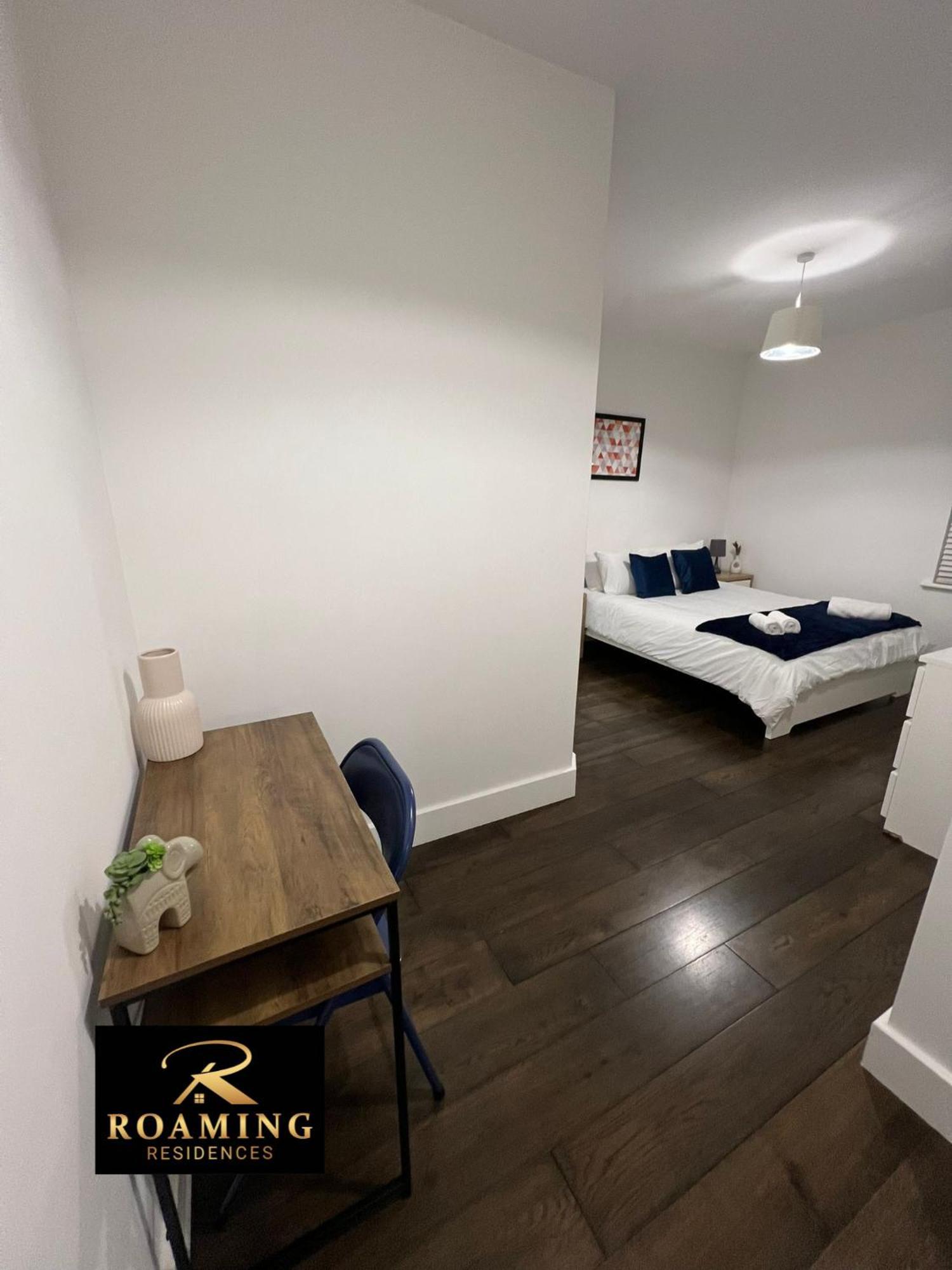 Sleeps 8 - - Free Secure Parking - 2 Bath