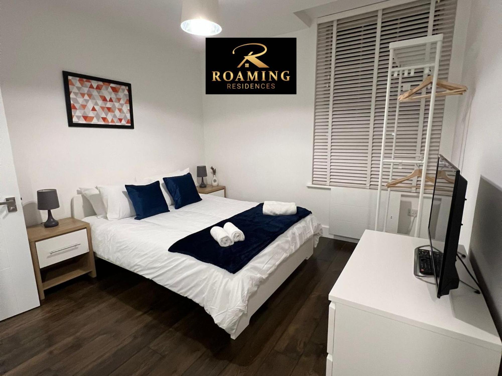 Sleeps 8 - - Free Secure Parking - 2 Bath Apartment *